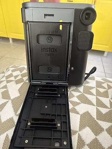 a 23: Fujifilm instax mini 41 instant kamera – qutu ilə. Xüsusiyyətlər: - — 2