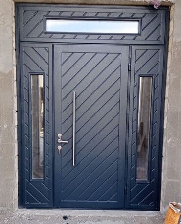 чугунная ванна продать: Naxışlı, qara rəngli ikiqapılı dəmir darvaza, üstündə və qapılarında — 3