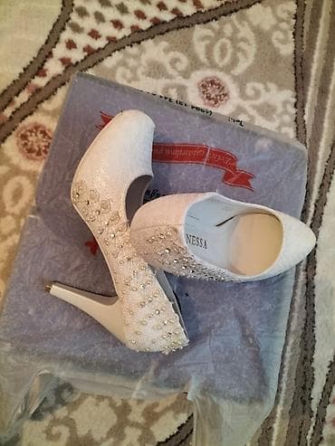 ag kofta: Brend: NESSA Model: ağ rəngli qadın tuflisi 39 razmer sadəcə bir dəfə — 1