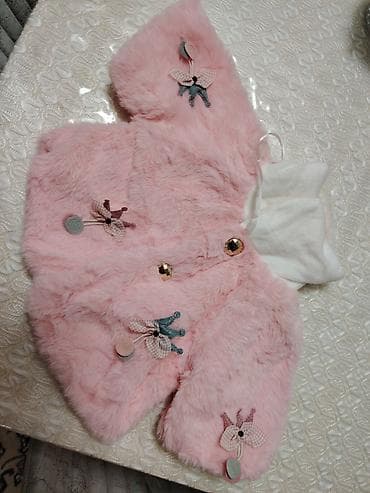 Uşaq üçün çəhrayı rəngli, yumşaq xəz materialdan qısa pelerinə/plaş