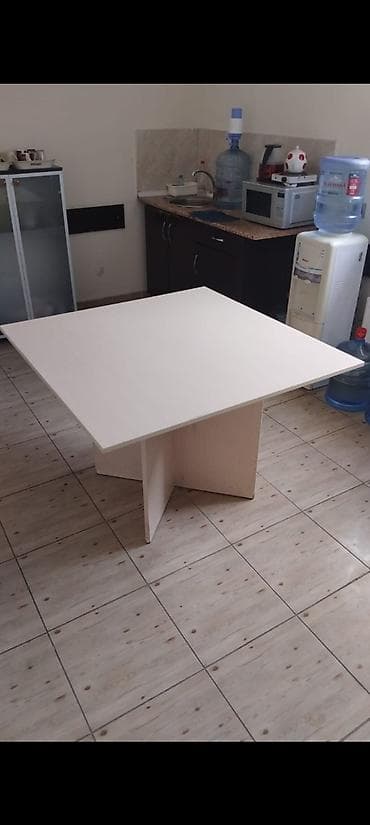 ikinci mebel: Ofis mebelləri dəsti Tərkibi: - Toplantı/iş masası: iri ölçülü — 4