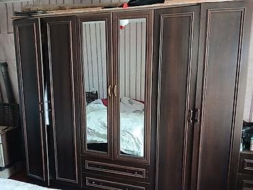 Geniş qapılı geyim şkafı - Material: tünd ağac rəngli MDF/LDSP