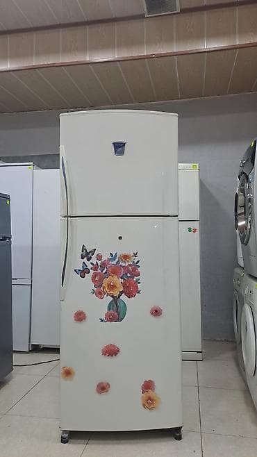 İki qapılı məişət soyuducusu - Üst qapıda dondurucu, alt qapıda əsas