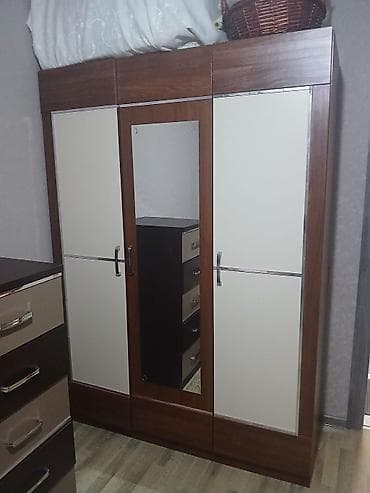 güzgülü skaf: Embavodun sfanyeridi sex mali deyil — 1