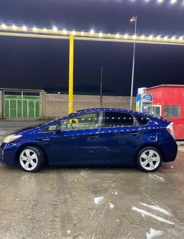 disk teker kreditle: Toyota Prius: 1.8 l | 2013 il Sedan — 7