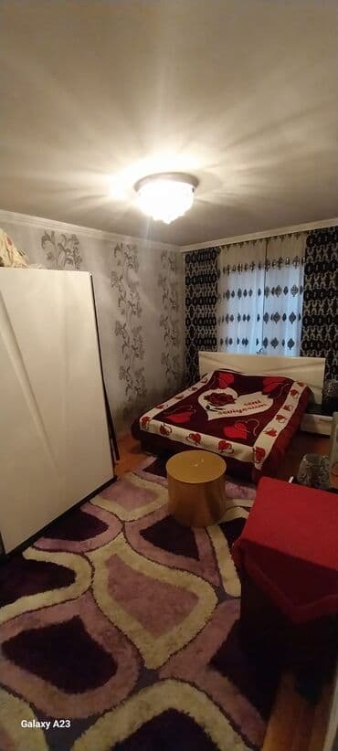 Kirayə evlər: Satılır: həyət evi - Geniş, hasarlı həyət: dəmir darvaza, betonlanmış — 11