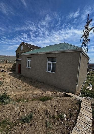 qusarda ev satilir: 3 otaqlı, 100 kv. m, Orta təmir — 1