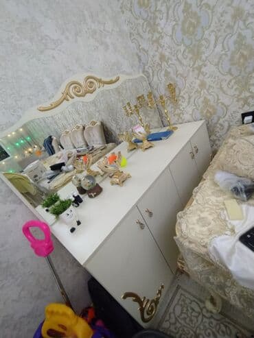 açılıb bağlanan stul: Yeni, Güzgülü, Azərbaycan — 1