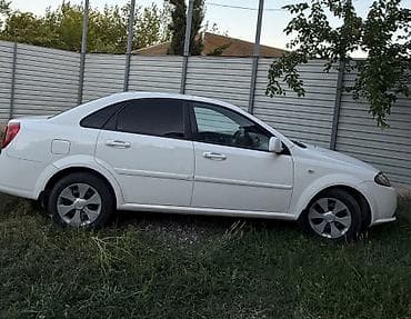 Daewoo Gentra: 1.5 l | 2014 il Sedan