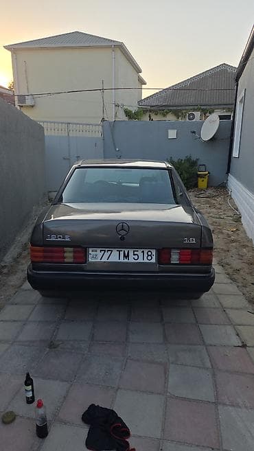 mercedes e class: Mercedes-Benz 190 (W201): 1.8 l | 1992 il Sedan — 1