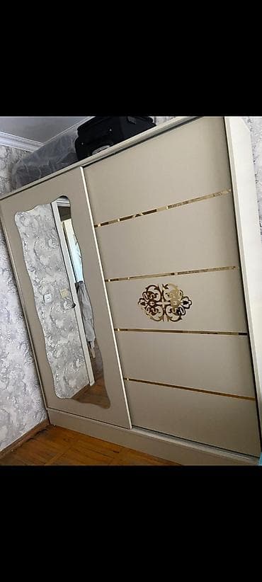 dolab: Güzgülü sürgülü qapılı şkaf - Rəng: krem/bej tonları, qızılı dekor — 1