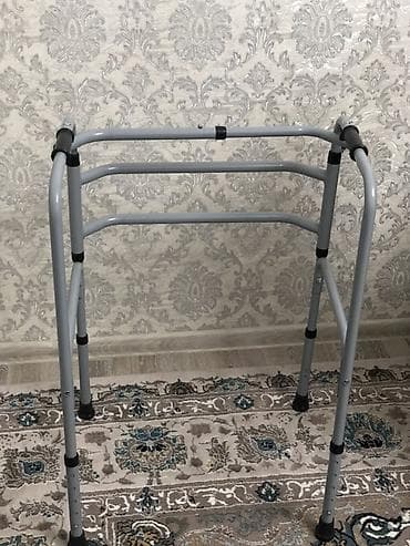 Gəzinti çərçivəsi (walker) - Material: yüngül və möhkəm metal