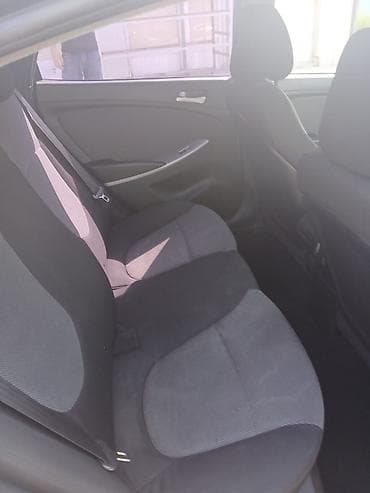 hyunday i10: Hyundai Accent: 1.5 l | 2013 il Sedan — 3