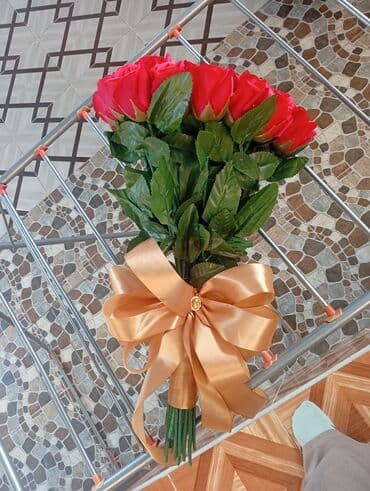mal dili bitkisi: Süni güllər buketi - Parlaq çəhrayı/qırmızı tonlarda 11 ədəd gül — 2