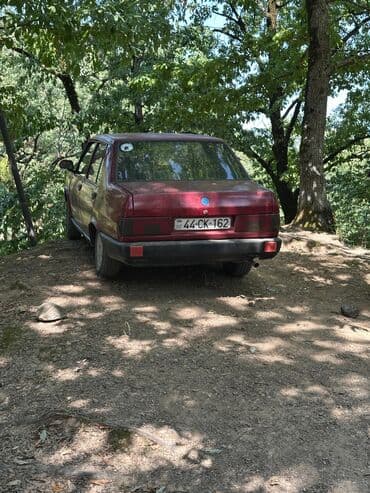 Yağlar və avtokimyəvi maddələr: Dörd qapılı sedan avtomobil, gündəlik istifadə üçün uyğundur. Qırmızı — 6