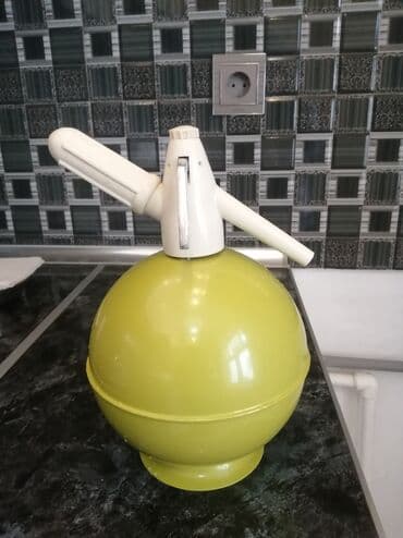 сифон для стиральной машины: Suya, meyvə şirəsinə, içkiyə qaz vurmaq üçün sifon satılır. Yenidir — 1