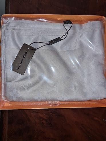 Louis Vuitton şərf - Brend: Louis Vuitton - Model: Monogram naxışlı