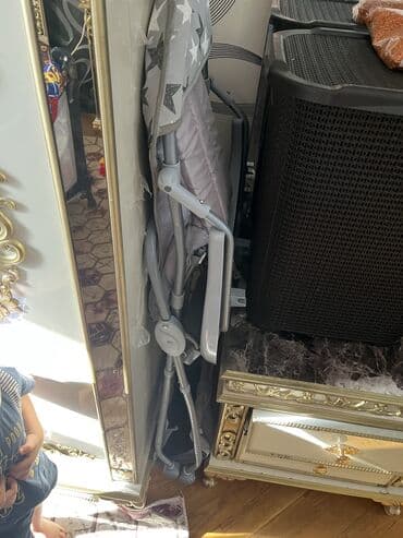 Uşaq yemək stolu satılır dəmirdi çox keyfiyyətlidi şəkildəki kimi