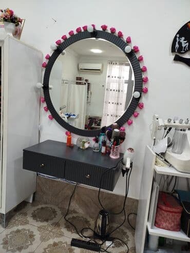 İşlənmiş, Saş kəsimi üçün masa, Güzgülü