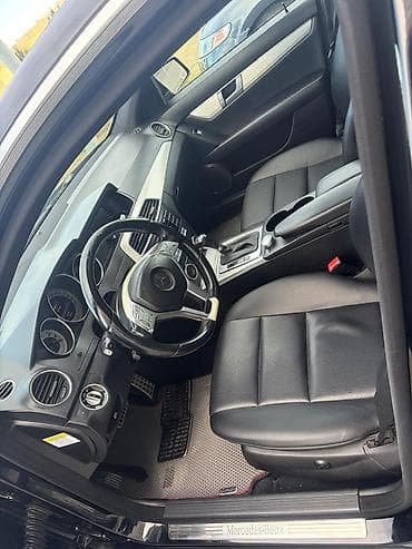 mercedes 190: Mercedes-Benz C250 sedan - Korpus: Qara rəng, 4 qapı, sedan gövdə - — 5