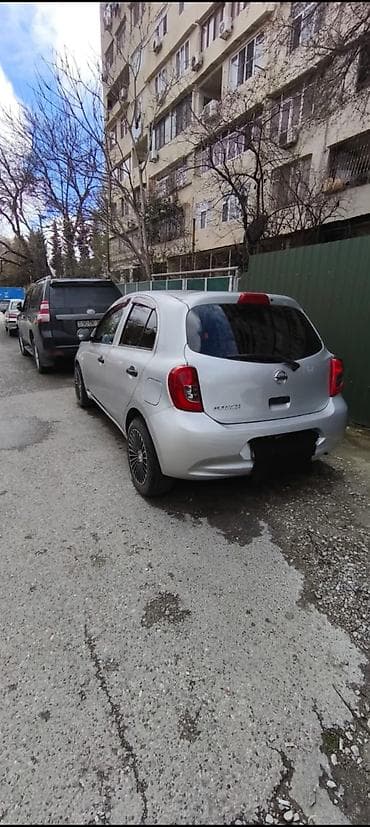 rustavi masin bazari 2022: Nissan March (Micra) – gümüşü rəng, 5 qapılı hetçbek. Texniki — 5