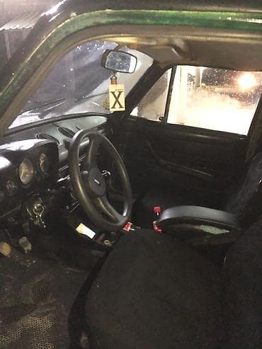 klass xl: VAZ 2106 sedan – klassik arxaötürməli model. Korpus tünd yaşıl/qaraya — 9