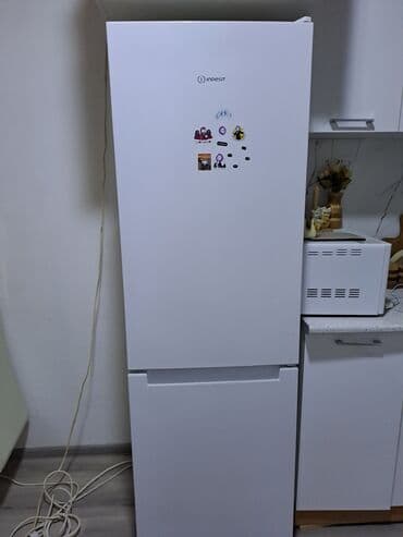 indesit: İşlənmiş 2 qapılı Indesit Soyuducu Satılır, rəng - Ağ, Təkərli — 2