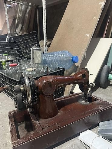 qədimi pullar: Mexaniki tikiş maşını – stolüstü, əl çarxlı model - Korpus: metal — 1
