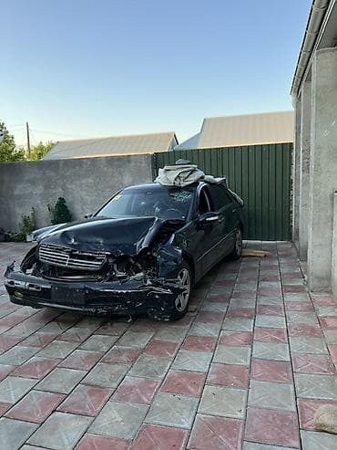 kuza satışı: Mercedes-Benz sedan – ehtiyat hissələri üçün Model: Mercedes-Benz — 1