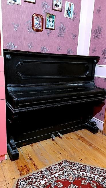 Upright pianino – klassik dizaynlı, qara rəngdə korpus. - 88 klavişli