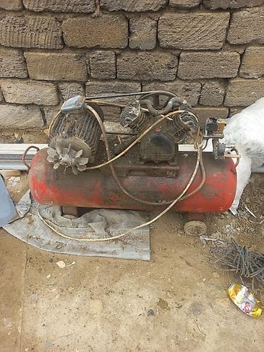 3 faza Sənaye tipli hava kompressoru - Üfüqi, silindrik hava balonu;