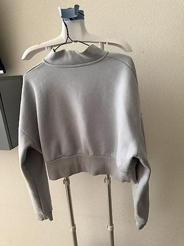 push up helanke: Bershka qadın svitşörtü - Rəng: açıq boz - Model: qısa kəsim (crop) — 2