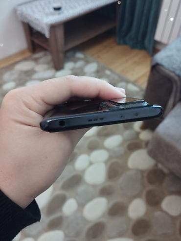 xiaomi mi a1: Smartfon – tam ekranlı, ön kamerası ekranın ortasında yerləşən deşikli — 8