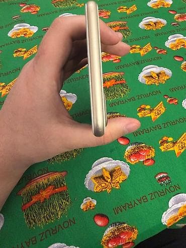 sade telfon: IPhone 8 Plus, 128 GB, Qızılı, Barmaq izi, Face ID — 7