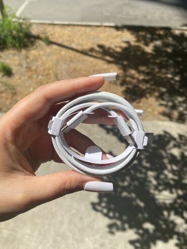 qatlanan telefonlar: •Iphone adapter Kabel •Type-c kabel 16pro qutusundan cixan -35azn — 2