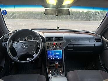 bmw m3 e92: Mercedes-Benz C-Class: 2.4 l | 1998 il Sedan — 10