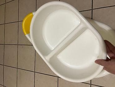 Ağ rəngli, sarı detallı uşaq hamam küveti. Körpənizin rahatlığı üçün — 3
