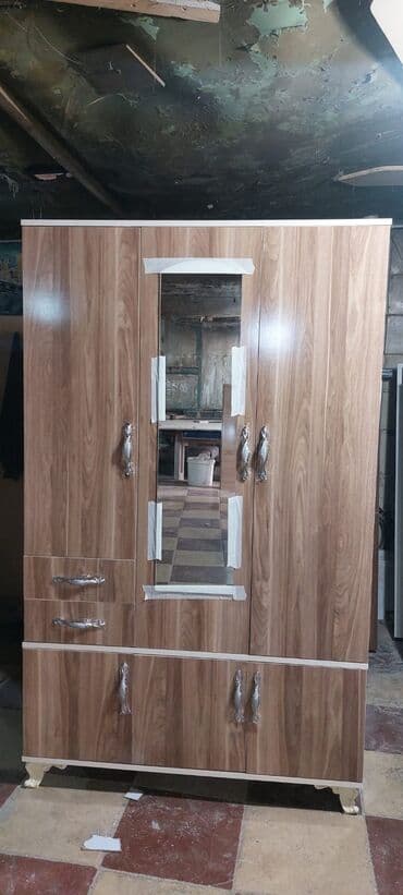 laminat qiyməti: Yeni, Açılan, 3 qapılı Düz dolab, Dolab-asılqan, Azərbaycan — 24