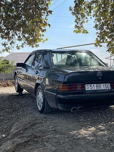 turbo az islenmis avtomobiller: Mercedes-Benz 190 (W201) sedan — qara rəng, 4 qapı. Texniki və dizayn — 8