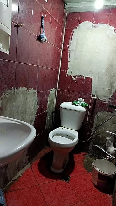 ag seher evler: 2 otaqlı qaz su isiq hamısı var tualet bi dene çöldedir heyet evidir — 5