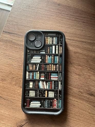 Kitab rəfi dizaynlı qara rəngli iPhone 14 plus telefon qabı. Telefon