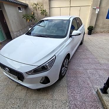 hyundai sonata 2010: Hyundai i30 hatchback - Korpus: 5 qapılı, ağ rəng - Güclü ön — 2