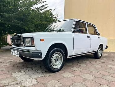 teker 20: VAZ 2107 sedan – klassik ağ rəngdə, 4 qapılı. Xüsusiyyətlər: - Kuzov — 8