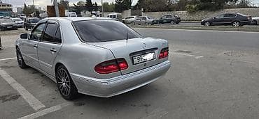 mercedes qazel: Mercedes-Benz E 320: 3.2 l | 2001 il Sedan — 2