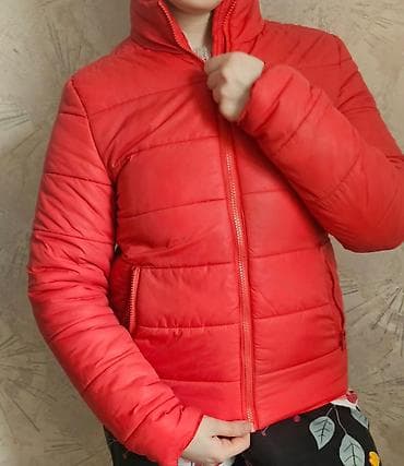 Qırmızı qadın pufik gödəkçə - Rəng: parlaq qırmızı - Model: qısa