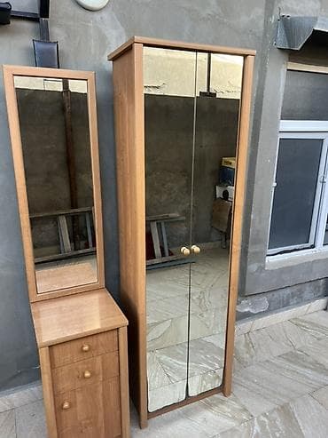 “Şkaf + güzgülü komod satılır. İstifadə olunub, amma yaxşı