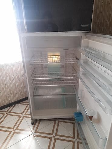 hava deflektor: İşlənmiş 2 qapılı Toshiba Soyuducu Satılır, rəng - Qara, Təkərli — 2