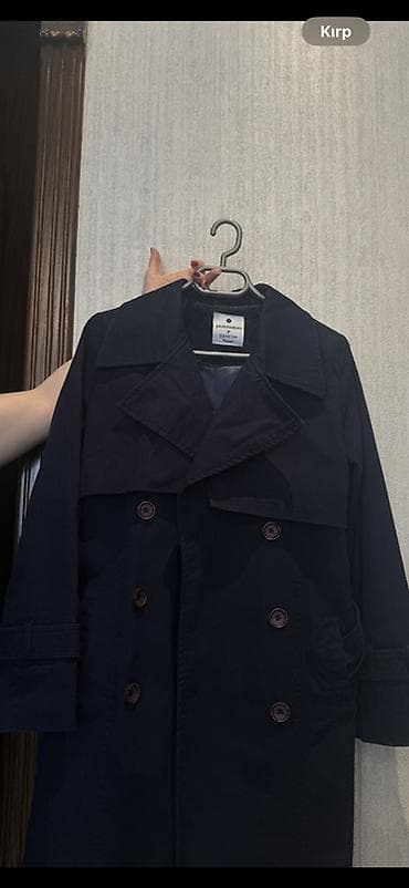 - Məhsul: Qadın üçün tünd göy rəngli trençkot/palto - Brend/etiket