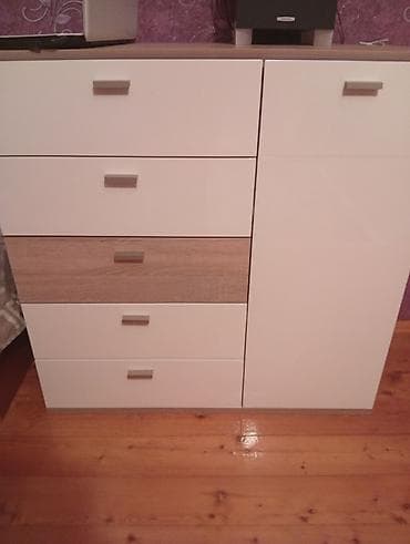 divarda kitab refleri: İşlənmiş, Güzgüsüz — 3