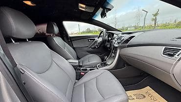 hyundai accent 1995 запчасти: Hyundai Elantra sedan – gümüşü rəng, xarici görünüşü dinamik xətlər və — 9